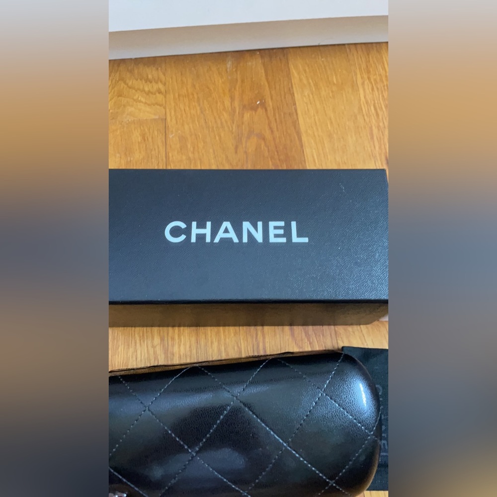 100% authentic Chanel sunglasses case - Picture 2 of 6
